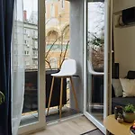 Grace - Old Town I Free Street Parking I Balcony Βουκουρέστι