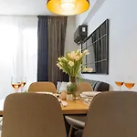 Grace - Old Town I Free Street Parking I Balcony * Bukarest